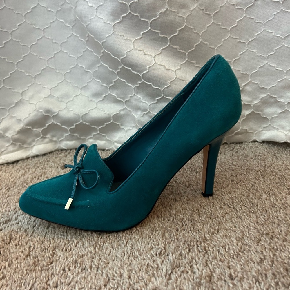 Teal pumps with bows
